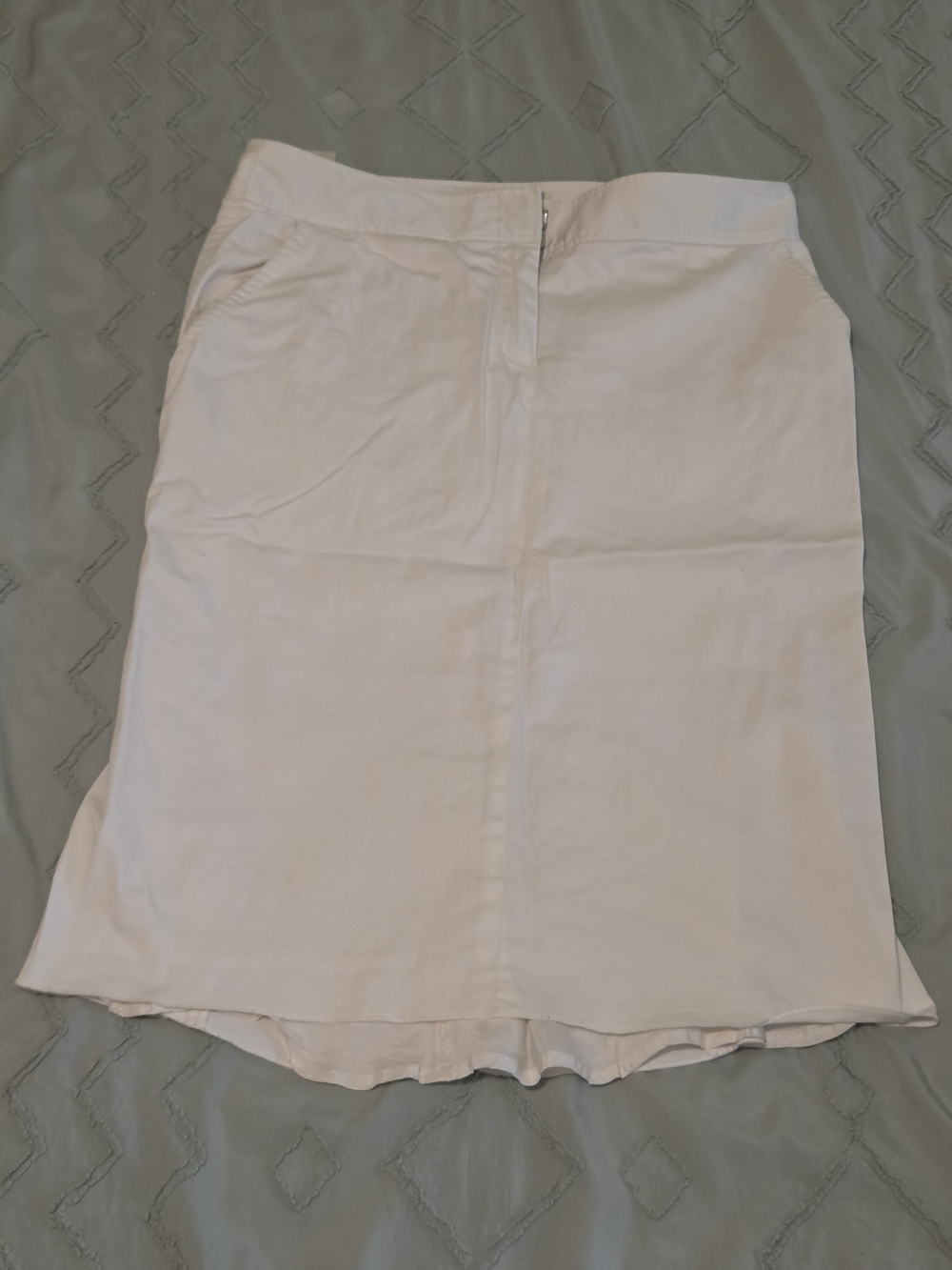 BCBGMaxAzria White Pencil Skirt with Subtle Front Seam